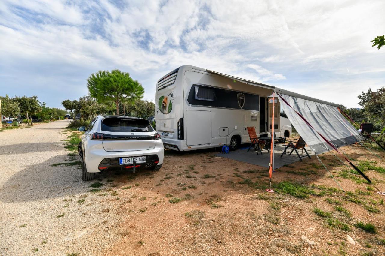 Mobile Homes At Camping Ugljan Resort Exterior photo