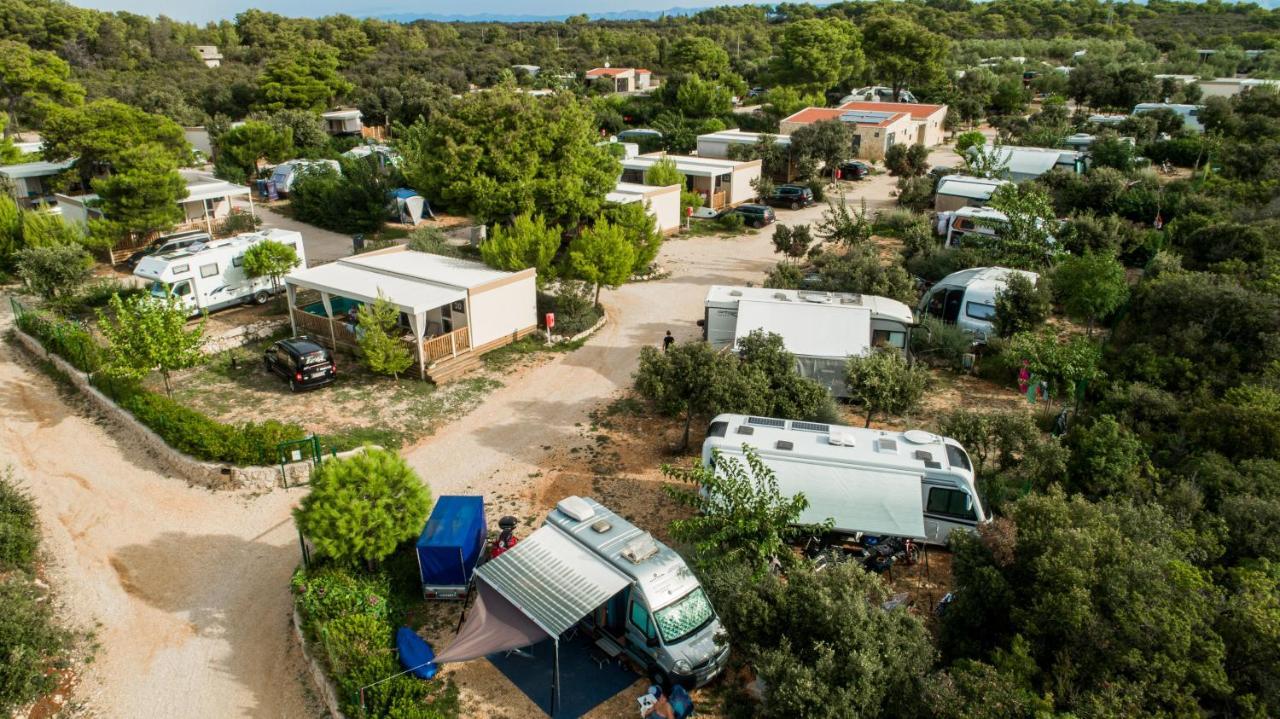 Mobile Homes At Camping Ugljan Resort Exterior photo